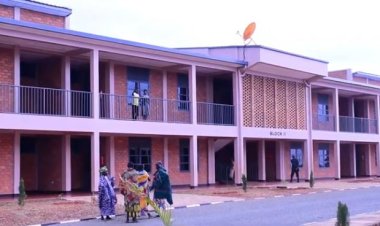 Nyaruguru:Amikoro make y’abatujwe mu mudugudu w’icyitegererezo wa munini atuma batabasha kwigurira umuriro!