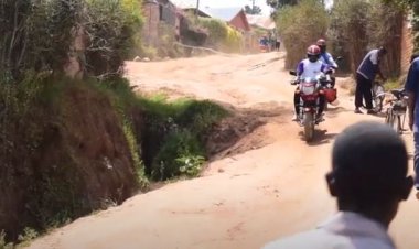 Huye:Abakoresha umuhanda Gahenerezo-Matyazo babangamiwe n’impanuka ziterwa n’iyangirika ryawo.