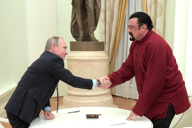 Putin decorates US actor Seagal with 'friendship' award
