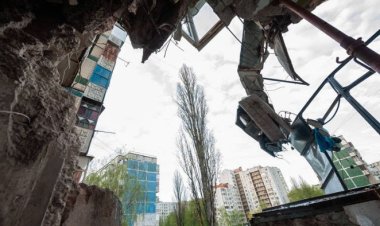 Uburusiya: Abategetsi bimuye abaturage bo mu bice 9 bihana imbibe na Ukraine.