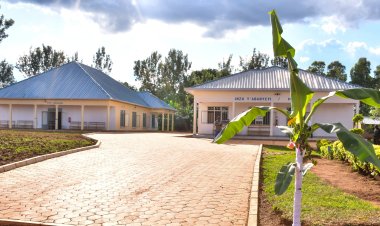 Ngoma:Abivuriza ku kigo nderabuzima cya Gasetsa barasaba serivise yo kuvura amenyo.