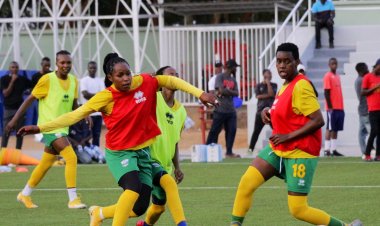 Amafoto - Amavubi y'Abagore yitegura Uganda yatangiye imyitozo