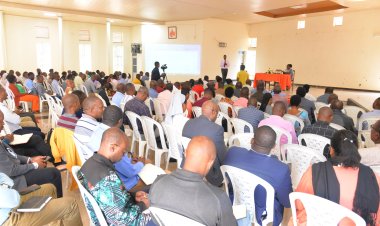 Mu mashuri ya Leta nta muyobozi w'ishuri ufite uburenganzira bwo guha umwana ishuri