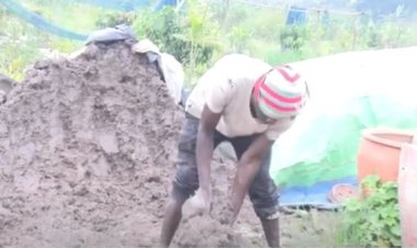 Abakora umwuga wo kubumba barataka ingaruka baterwa no gukorera ahantu hato