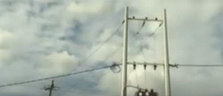 Babangamiwe n’umuriro w’amashanyarazi udahagize utabemerera kuwukoresha mu kwiteza imbere