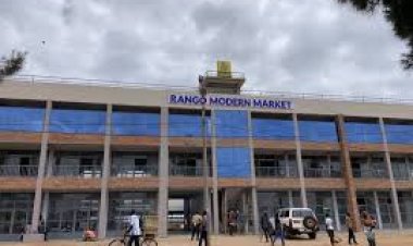 Abacururiza mu isoko rishya rya Rango babangamiwe no gukorera ahatabona