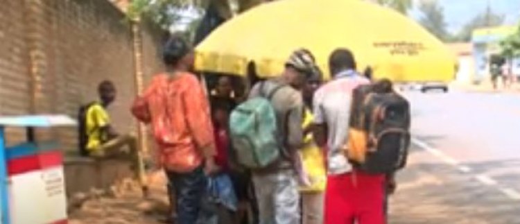 The older and younger generations do not agree on modern fashion trends