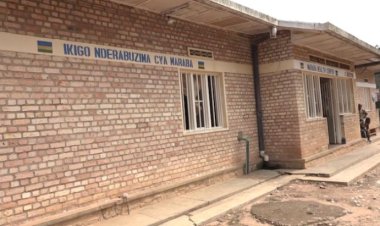 Abakora isuku mu kigo nderabuzima bamaze amezi arenga atanu barambuwe