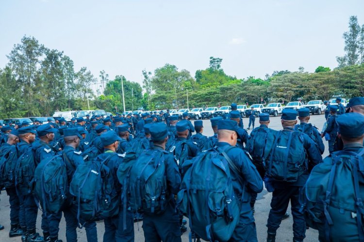 Abapolisi 240 bahawe impanuro mbere yo kujya mu butumwa bw'amahoro