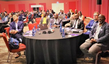 Inama n'imurikagurisha byo guteza imbere amashanyarazi y'imirasire y'izuba