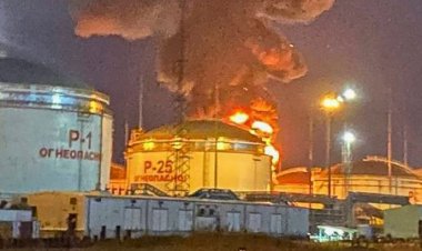 Uburusiya: inganda ebyiri zitunganyirizwamo peteroli hagabweho ibitero.