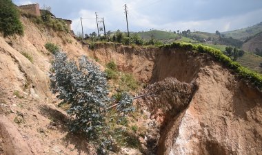 Nyamagabe:Bahangayikishijwe n’inkangu ishobora kurindimura agace k’ubucuruzi.