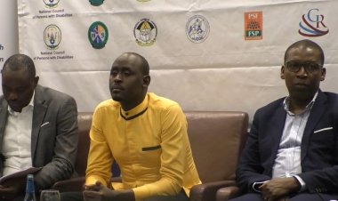 Barasaba ko ururimi rw’amarenga rwakwigihwa mu mashuli.