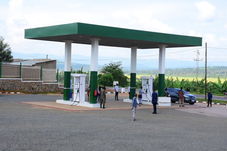 Abahinga umuceri mu gishanga cy'umuvumba bujuje Station ya lisansi yatwaye miliyoni 350