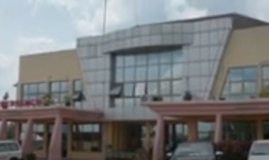 Huye: Abivuriza mu bitaro bya kaminuza barasaba ko inyubako z’amacumbi zakongerwa