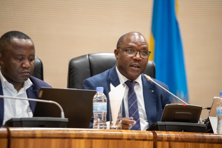 MINALOC yasabwe ibisobanuro ku mitangire mibi ya serivisi ikomeje kuranga abayobozi