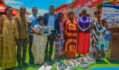 Nyarugenge: Abagore bahawe imashini zo kudoda n'amafaranga byo kwiteza imbere