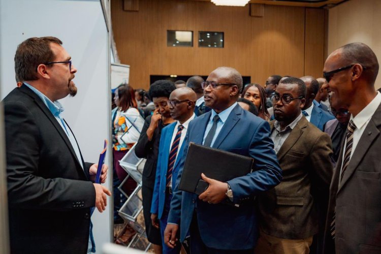 Ikoranabuhanga rigiye koroshya imitangire ya serivise mu bigo by'imari iciriritse