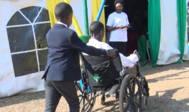 Abarwayi n'abarwaza bari mu bitaro barishimira ko batoye