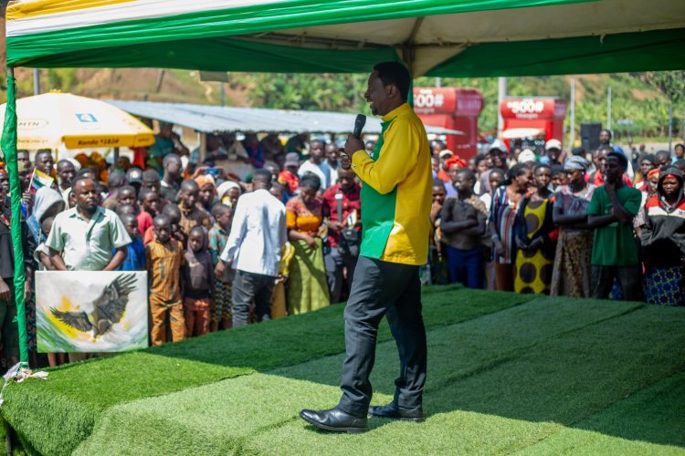 Rutsiro: Dr. Frank Habineza yasezeranyije abaturage kububakira isoko rya Gisiza