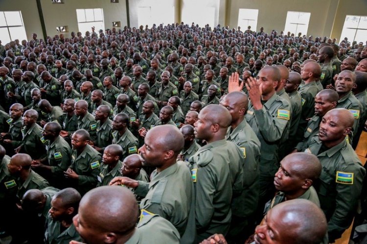 Abaturage barasobanuza itandukaniro riri hagati y’inkeragutabara n’irondo ry’umwuga