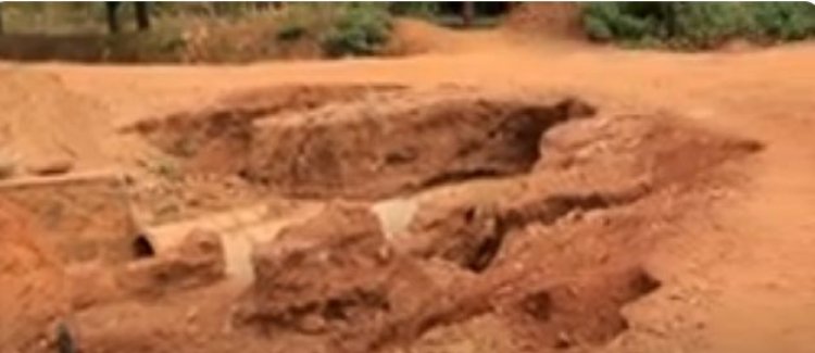 Abatuye Gatenga bahangayikishijwe n'umuhanda wangiritse