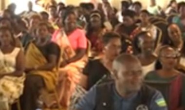 Iburasirazuba: Baramagana abagore biyandarika ku mbuga nkoranyambaga nk'ibiteje akaga umuryango