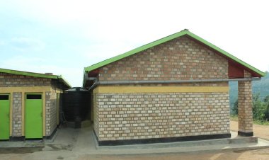 Bamwe mu batujwe mu midugudu itandukanye babangamiwe no kutagira ibyangombwa by'inzu