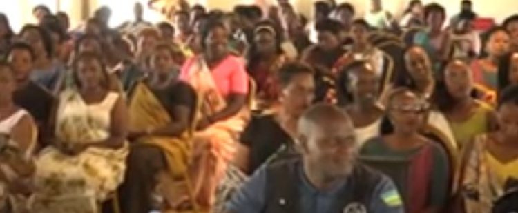 Iburasirazuba: Baramagana abagore biyandarika ku mbuga nkoranyambaga nk'ibiteje akaga umuryango