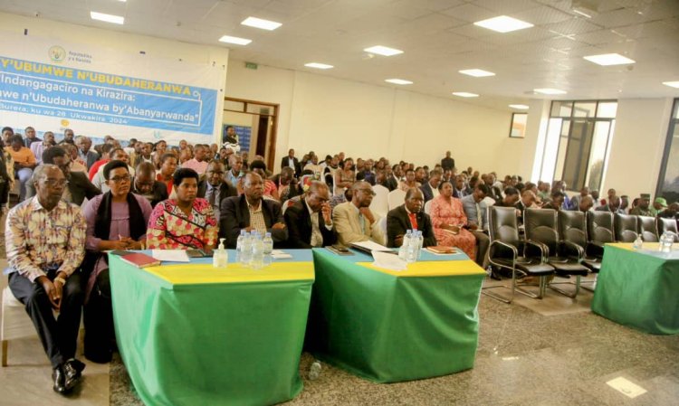 Burera: Ubuyobozi bwasabwe kwirinda ikimenyane no guca amatsinda aheza bamwe