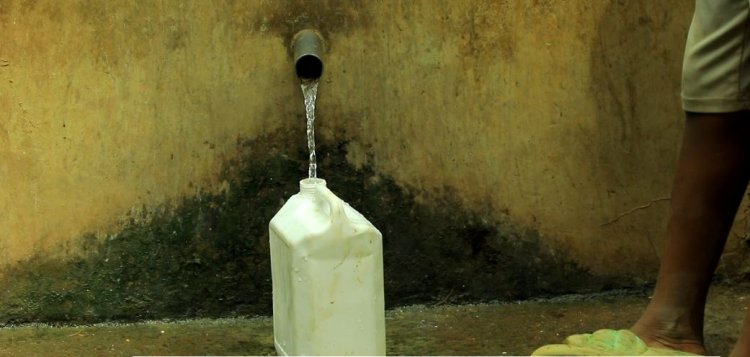 Kamonyi: Kubera guturwa cyane nta mazi meza ahagije, abaturage barataka