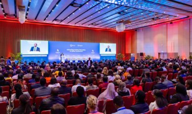 Turi gushaka ko za kaminuza zitajya kure y'ibitaro ahubwo ibitaro bihinduka amashuri yo kwigishirizamo - Dr. Nsanzimana Sabin