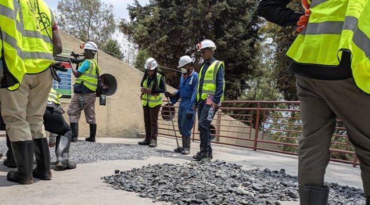 Abakora mu bucukuzi bibaza icyo amahanga ashingiraho aharabika u Rwanda ko nta mabuye y’agaciro rufite