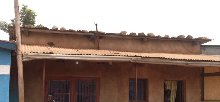 Kigali: Mageragere barataka kwimwa ibyangombwa byo gusana inzu zabo zirimo kubasaziraho.