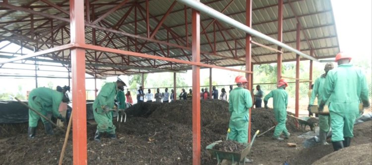 Imyanda ituruka mu ngo zo mu mijyi yunganira Kigali yatangiye gukorwamo ifumbire