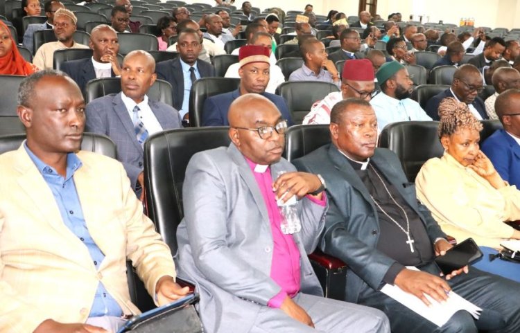 Abanyamadini n'amatorero baracyabangamiwe n'amwe mu mabwiriza mashya abagenga