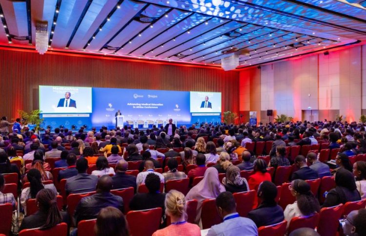 Turi gushaka ko za kaminuza zitajya kure y'ibitaro ahubwo ibitaro bihinduka amashuri yo kwigishirizamo - Dr. Nsanzimana Sabin