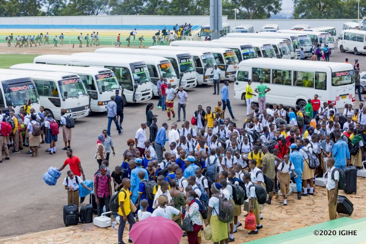 Abanyeshuri bafite ubumuga barasaba koroherezwa mu gihe cyo gutega imodoka