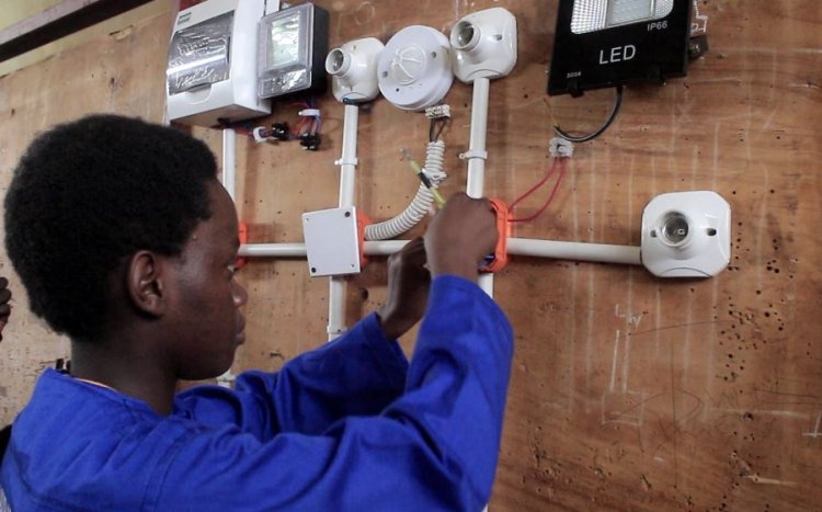 Igenzura ryagaragaje ko abasoza mu mashuri ya tekinike imyuga n’ubumenyingiro bahita babona akazi