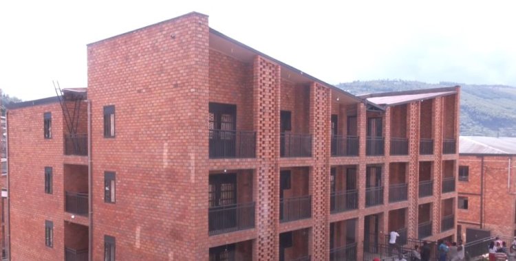 Kigali: Bamwe mu batuye Rwintare ntibumva impamvu yo gutuzwa mu nzu zigezweho bakuwe mu kajagari