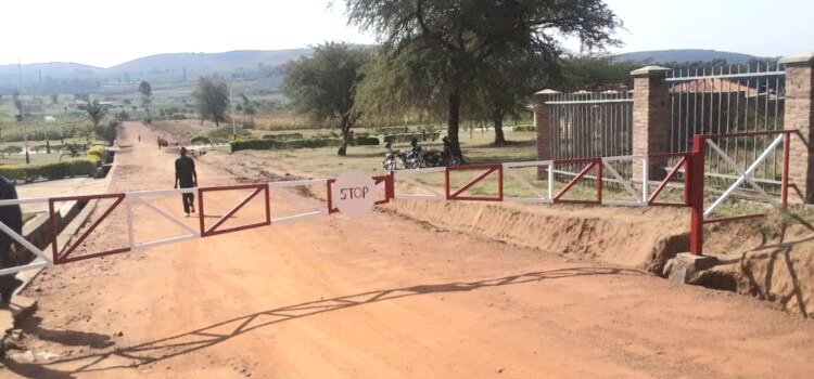 Rwempasha: Barasaba koroherezwa ku nkweto n'imyenda bavana muri Uganda