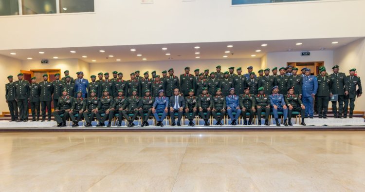 Ubuyobozi bwa RDF bwasezeye ku basirikare bagiye mu kiruhuko cy'izabukuru n'abasoje amasezerano y'akazi (Amafoto)