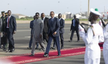 Amafoto:  Perezida Kagame yakiriwe mu buryo budasanzwe i Dakar muri Senegal
