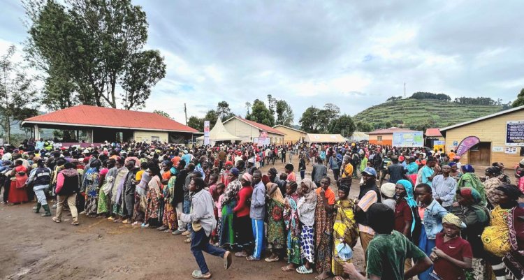 Impunzi z’Abanye-Congo zimuriwe mu yindi kambi