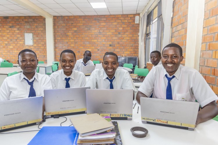 #FresheriKuIshuri: Ababyeyi n'abayobozi b'ibigo by’amashuri mashuri barasabwa kugira isuku umusingi w’uburezi bufite ireme (Amafoto)