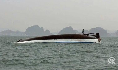 Ubwato bw’abimukira 55 barohamye mu nyanja ya Mediterane, harokoka  mbarwa