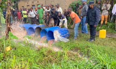 Amajyaruguru: Polisi yamennye litiro zisaga 10.000 z’ibinyobwa bitemewe