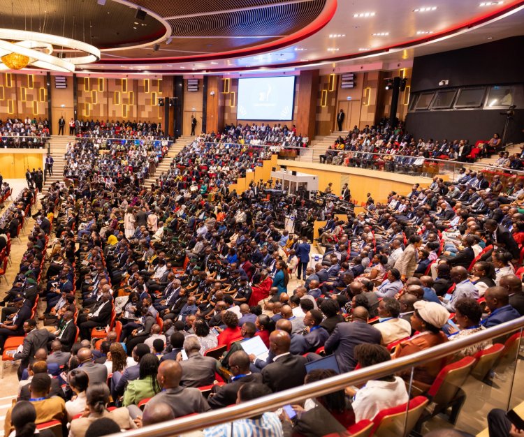 Inama y’Igihugu y’Umushyikirano 20: Abayobozi bakuru b'igihugu n'abaturage mu kuganira ku iterambere ry'igihugu ( Amafoto)