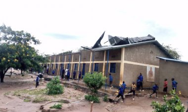 Kayonza: Imvura irimo umuyaga yasenye amashuri n’inzu zirenga 20 (amafoto)